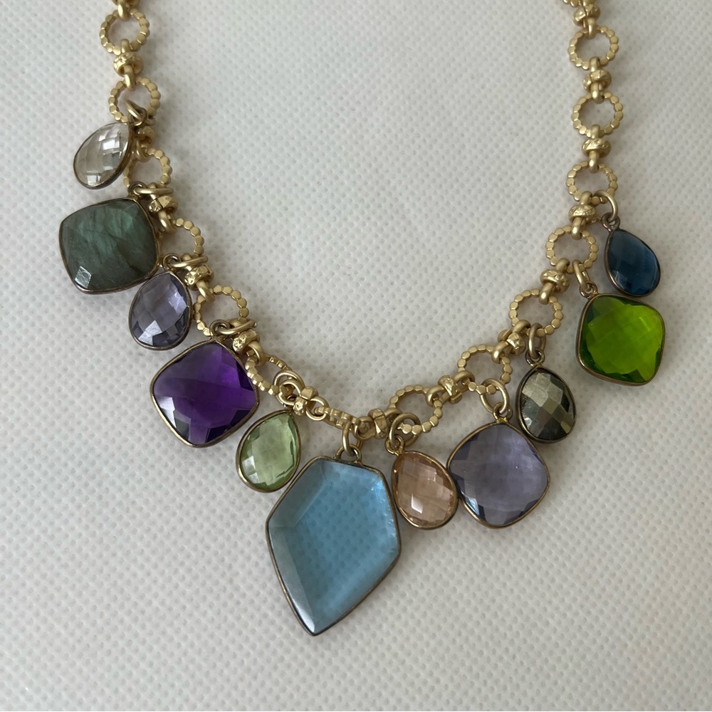 Beautiful Jewel Tone Necklace Gold Tone Beautiful Jewel Tone Necklace Gold Tone